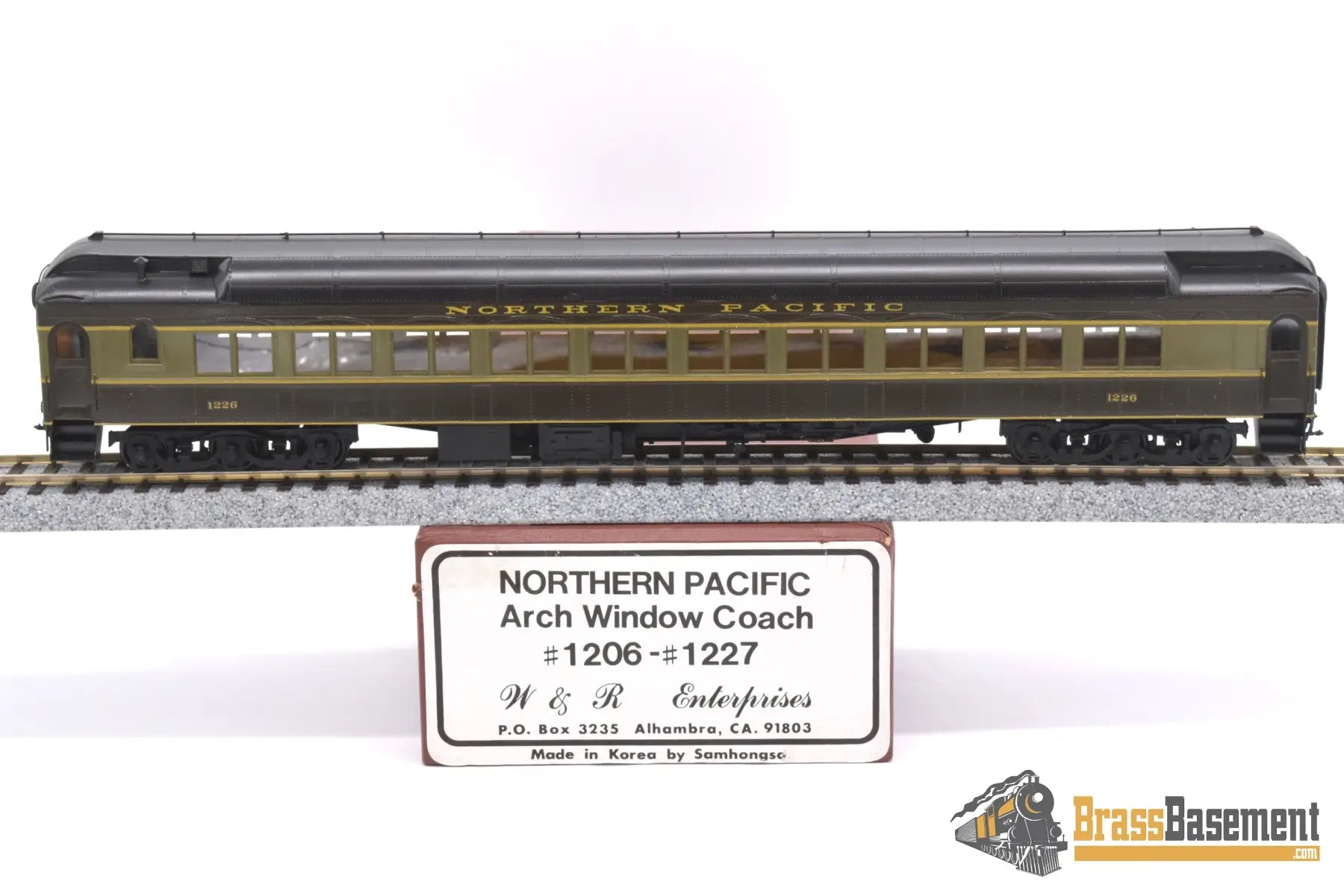 Ho Brass - W&R Northern Pacific Arch Window Coach #1226 Custom Paint Passenger