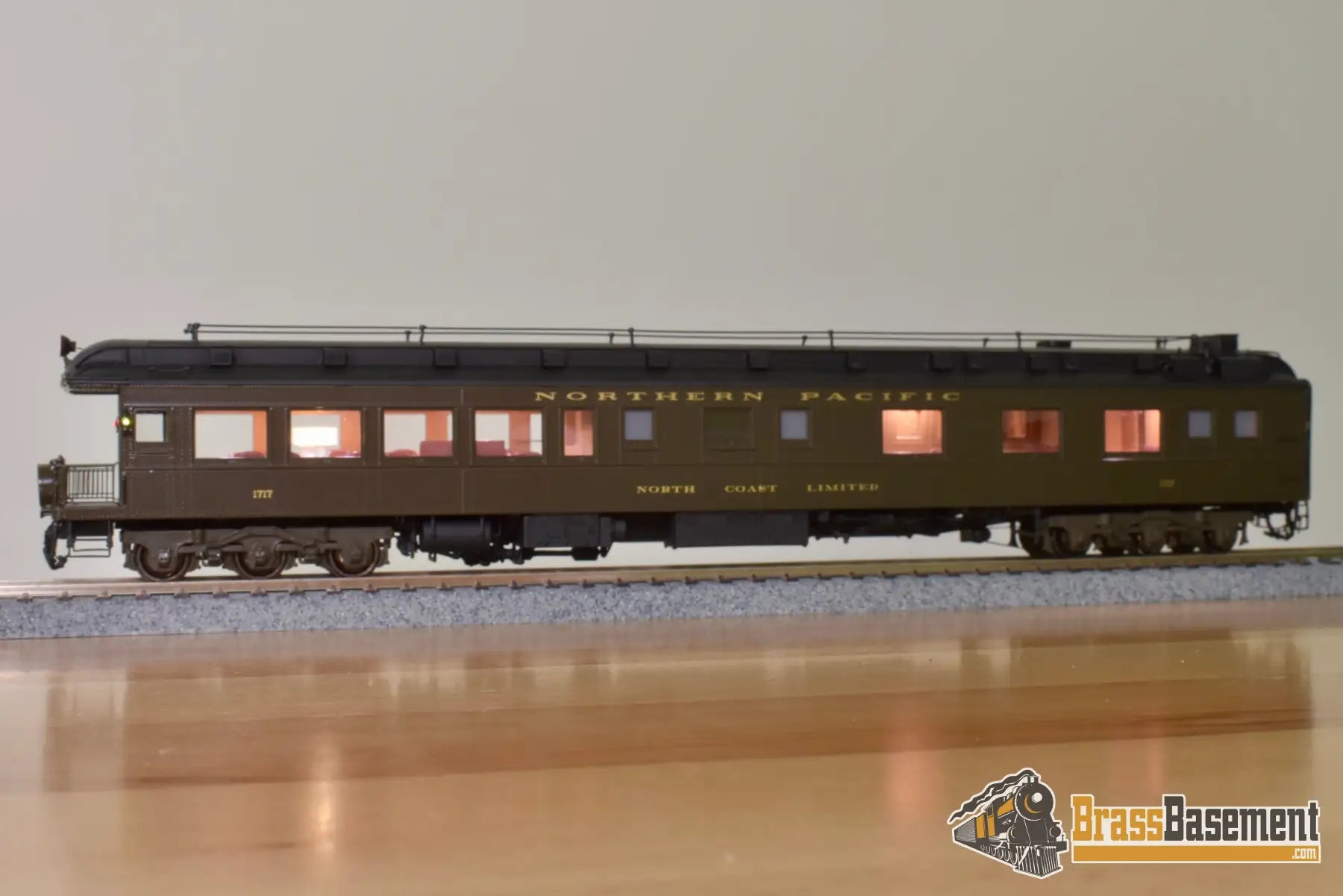 Ho Brass - W&R Np Northern Pacific Observation #1717 ’North Coast Limited’ Lighted Passenger