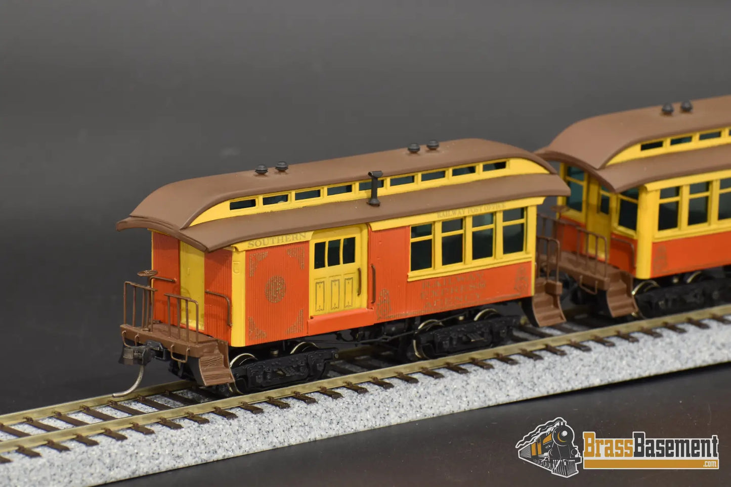 Ho Brass - Westside Sierra Short Coach & Combine Pro Painted Southern 1890S Livery Passenger